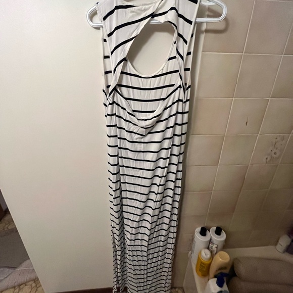 Keyhole Back Maxi Dress - Picture 2 of 2